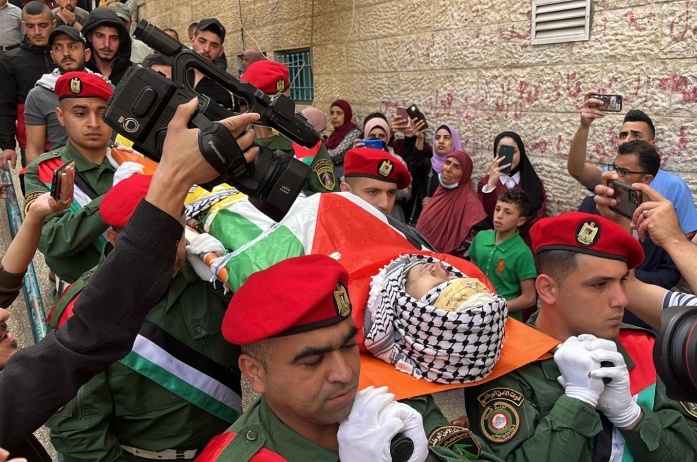 صور.. الآلاف يودعون الشهيد محمد غنيم في بيت لحم - البيادر السياسي
